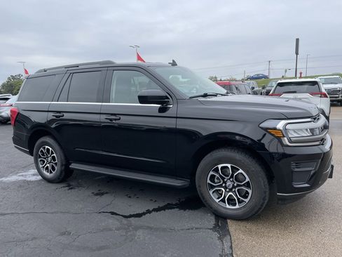 Used 2024 Ford Expedition XLT image 2