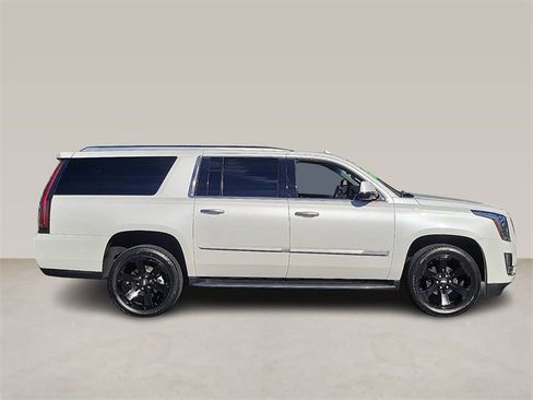 Used 2019 Cadillac Escalade ESV Luxury image 2