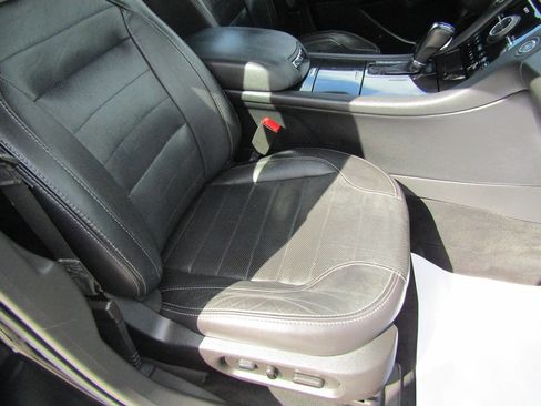 Used 2018 Ford Taurus SHO w/ Driver Assist Package image 17