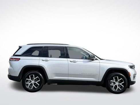 Used 2024 Jeep Grand Cherokee Limited image 4