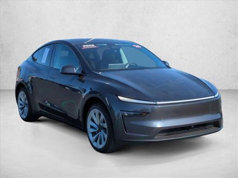 Used 2026 Tesla Model Y 2WD image 3