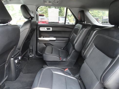 Used 2022 Ford Explorer Limited w/ Equipment Group 301A image 19