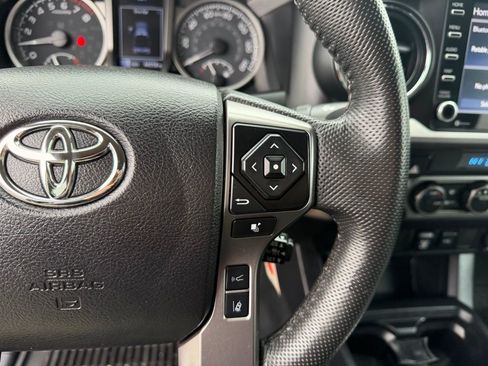 Used 2022 Toyota Tacoma SR5 AWD/4WD image 17