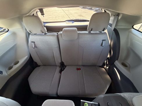 Used 2022 Toyota Sienna LE FWD image 20