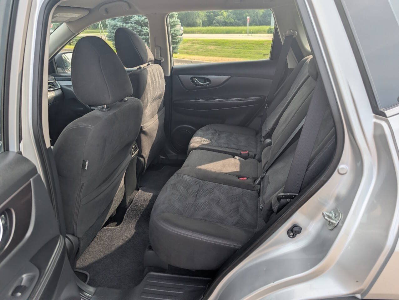 Used 2015 Nissan Rogue S FWD image 15