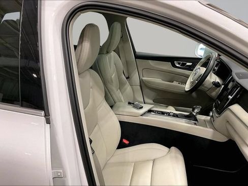 Used 2021 Volvo XC60 T5 Inscription w/ Climate Package AWD/4WD image 9