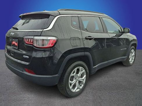 Used 2024 Jeep Compass Latitude image 4