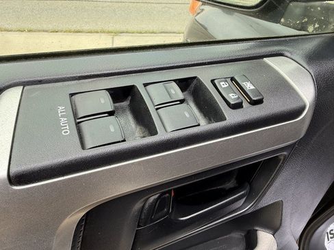 Used 2012 Toyota 4Runner SR5 w/ Convenience Pkg AWD/4WD image 13