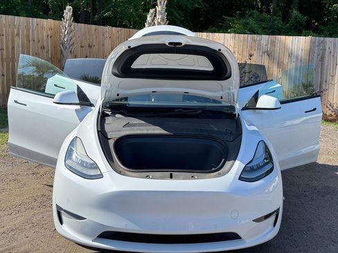 Used 2020 Tesla Model Y Long Range AWD/4WD image 3