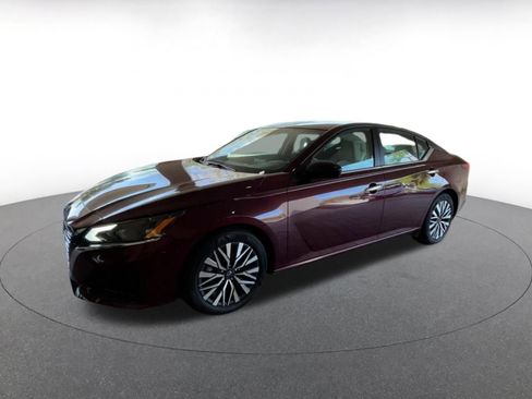 Used 2025 Nissan Altima 2.5 SV FWD image 7