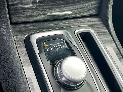 Used 2021 Chrysler 300 Touring w/ Driver Convenience Group image 16