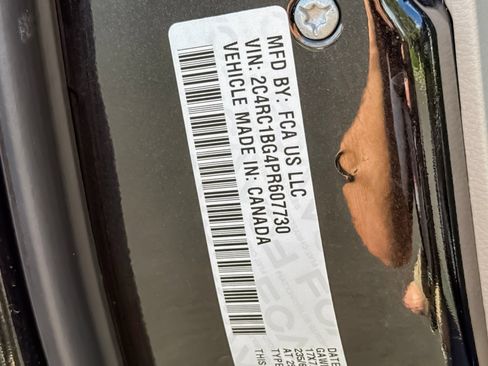 Used 2023 Chrysler Pacifica Touring-L FWD image 39