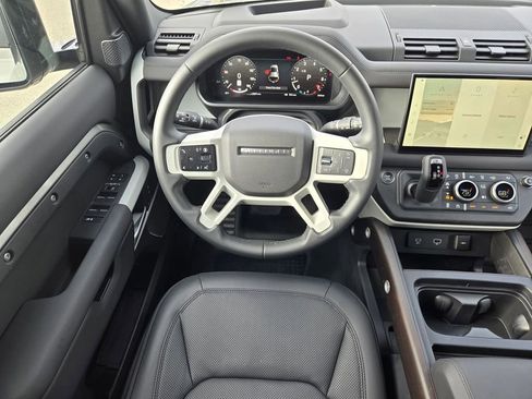 Used 2024 Land Rover Defender 110 SE image 13
