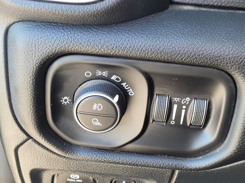 Used 2025 RAM 1500 Laramie AWD/4WD image 29