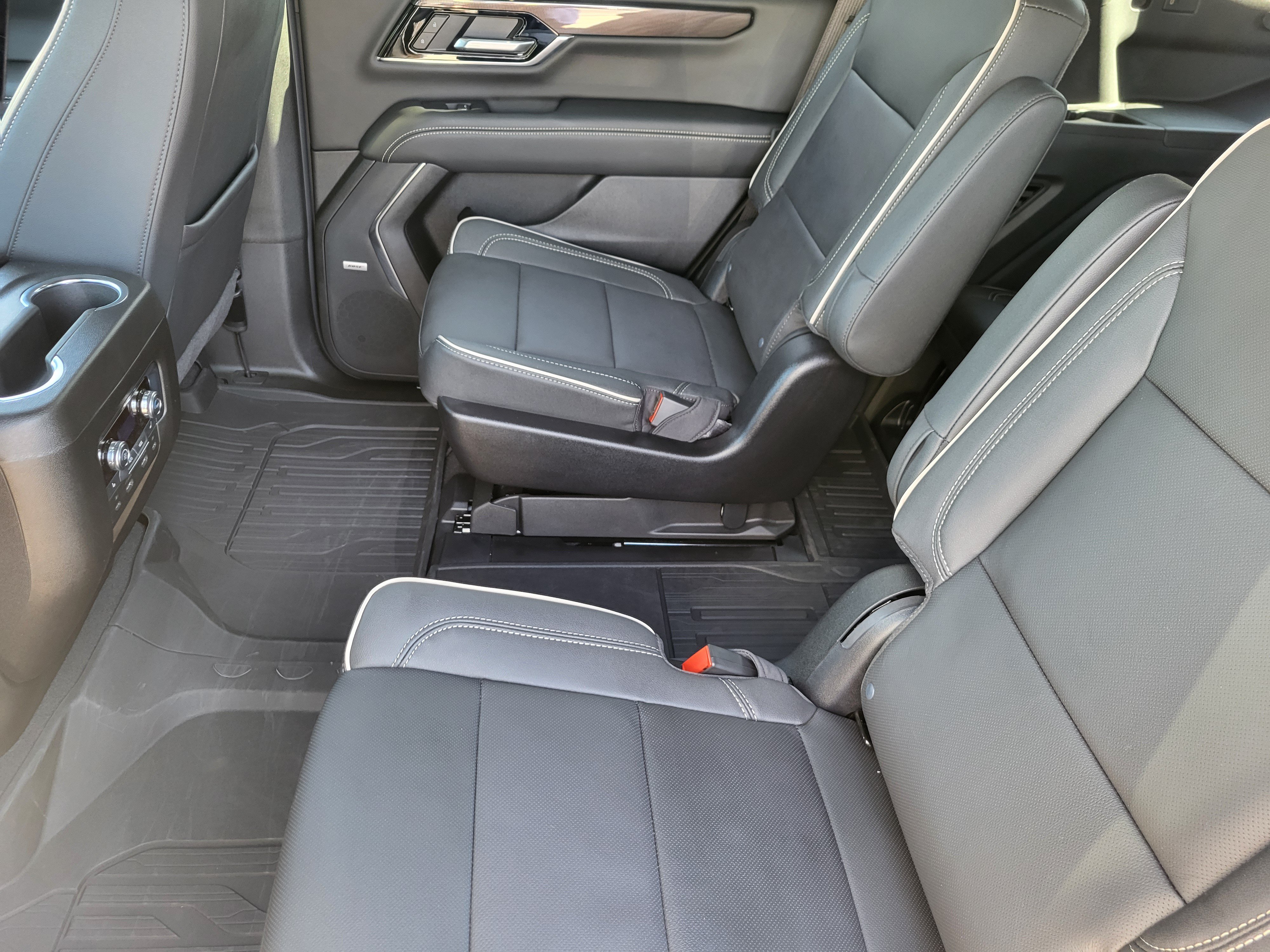 Used 2026 GMC Yukon Elevation w/ Elevation Premium Package AWD/4WD image 31