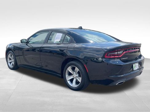 Used 2016 Dodge Charger SXT RWD image 6