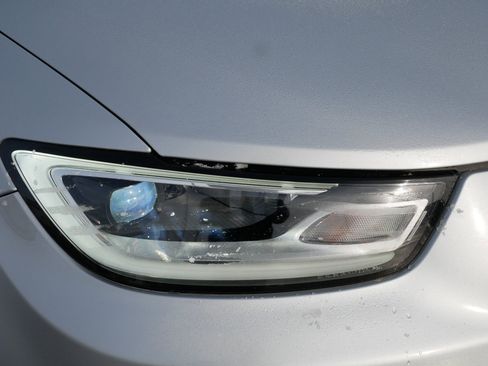 Used 2023 Chrysler Pacifica Limited image 16