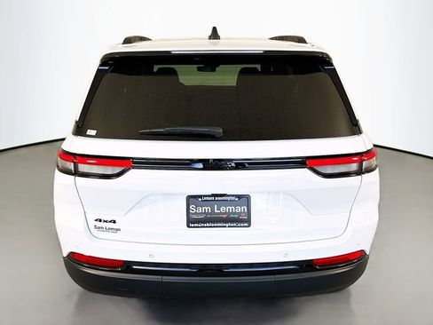 New 2025 Jeep Grand Cherokee Altitude image 6