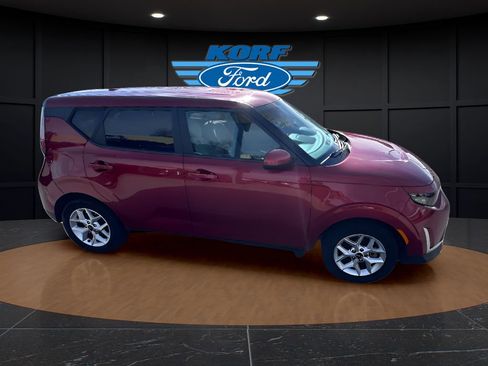 Used 2023 Kia Soul LX w/ LX Technology Package image 4