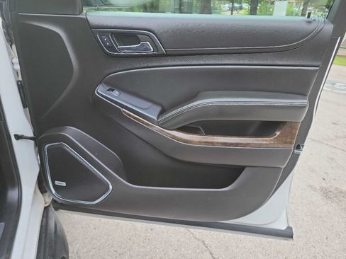 Used 2015 Chevrolet Suburban LT RWD image 31