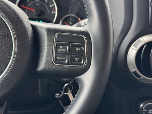 Used 2017 Jeep Wrangler Unlimited Sahara w/ Connectivity Group AWD/4WD image 29