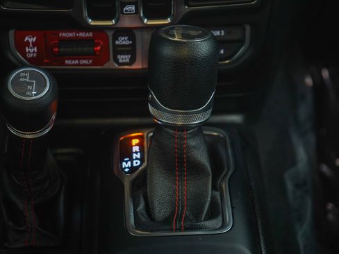 Used 2021 Jeep Wrangler Unlimited Rubicon w/ Uconnect 4C Nav & Sound Group AWD/4WD image 20