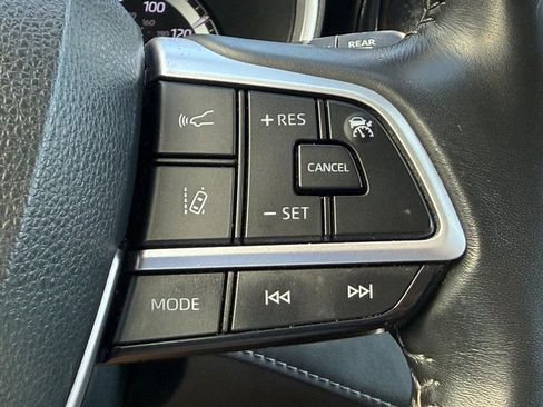 Used 2022 Toyota Highlander XLE AWD/4WD image 18