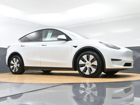Used 2023 Tesla Model Y Long Range AWD/4WD image 52