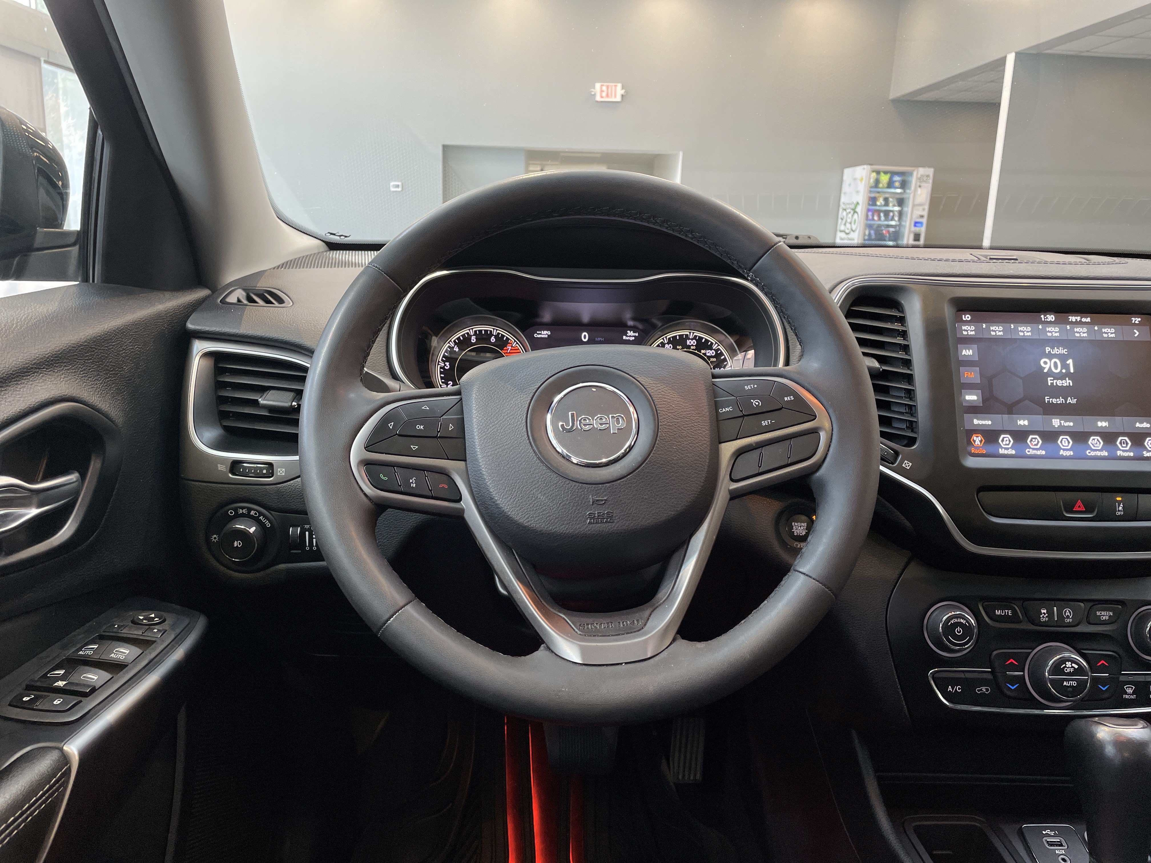 Used 2022 Jeep Cherokee Latitude Lux w/ Sun & Sound Group FWD image 20