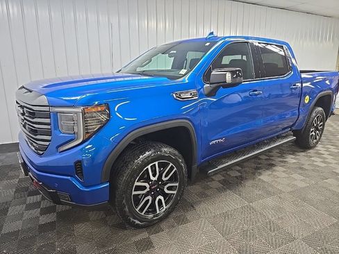 Used 2023 GMC Sierra 1500 AT4 w/ Technology Package AWD/4WD image 9