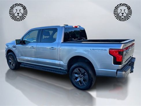Used 2024 Ford F150 Lightning Lariat image 7