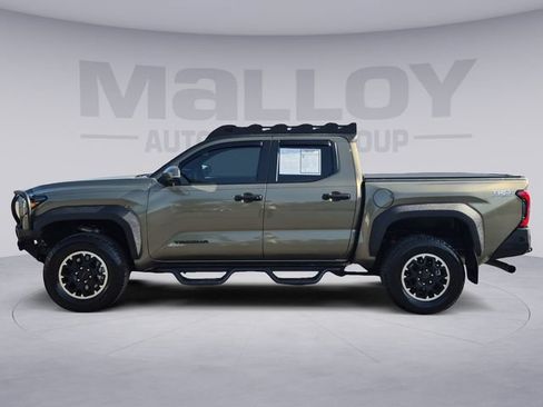 Used 2025 Toyota Tacoma TRD Off-Road w/ TRD Off Road Upgrade Package AWD/4WD image 2