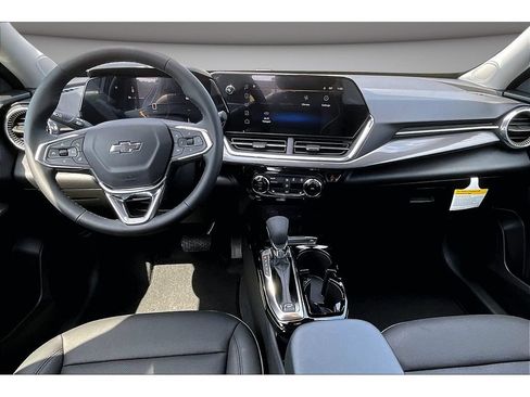 New 2026 Chevrolet Trax ACTIV w/ Sunroof Package FWD image 8