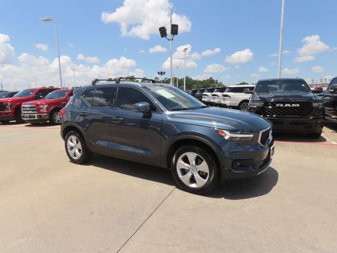Used 2021 Volvo XC40 T4 Momentum FWD image 7