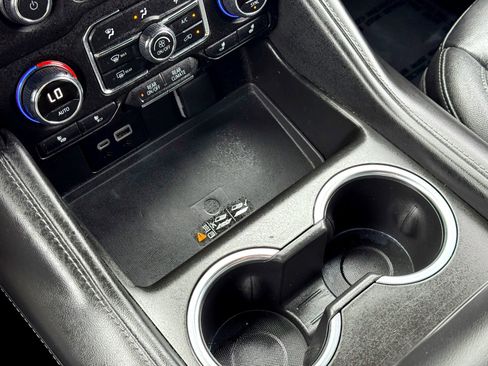 Used 2024 Chevrolet Suburban LT image 28