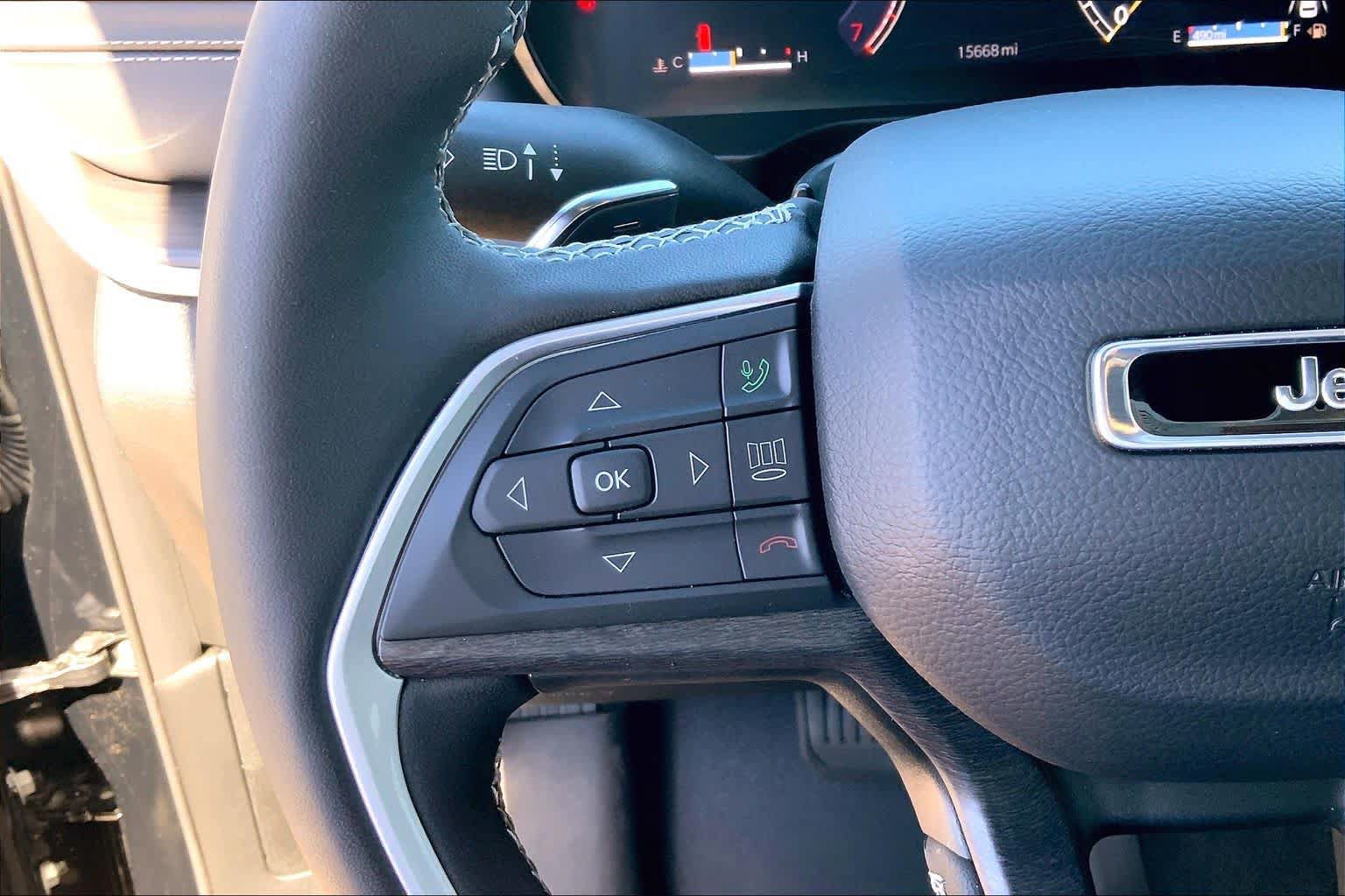 Used 2024 Jeep Grand Cherokee Limited w/ Black Appearance Package AWD/4WD image 22