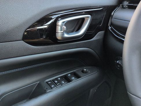 New 2026 Jeep Compass Limited image 17