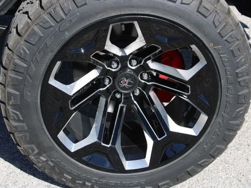 Used 2022 RAM 1500 Laramie w/ Sport Appearance Package image 16