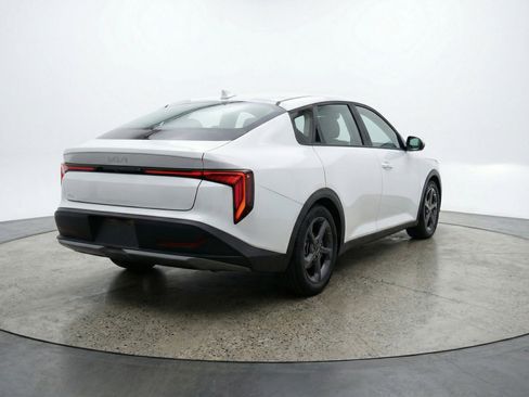 Used 2025 Kia K4 LXS image 9