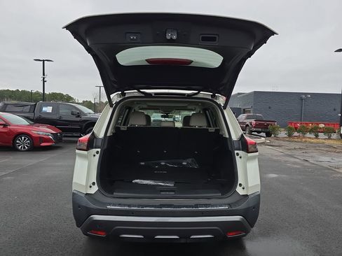 Used 2023 Nissan Rogue SL w/ SL Premium Package image 15