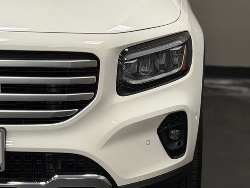 Used 2025 Mercedes-Benz GLB 250 GLB 250 image 8