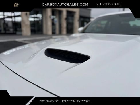 Used 2017 Dodge Challenger R/T w/ Driver Convenience Group RWD image 33