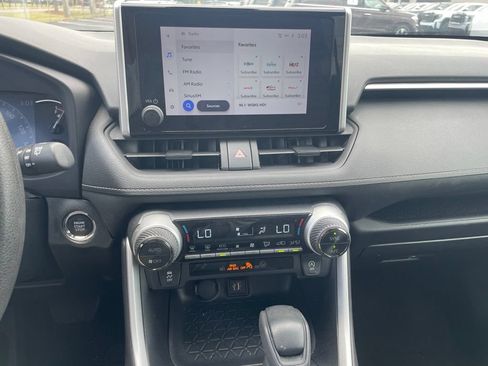 Used 2024 Toyota RAV4 XLE FWD image 21