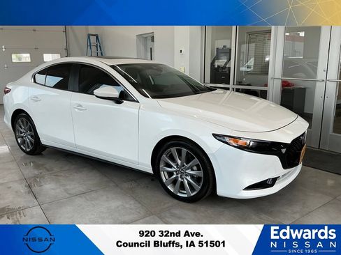 Used 2023 MAZDA MAZDA3 s FWD image 2