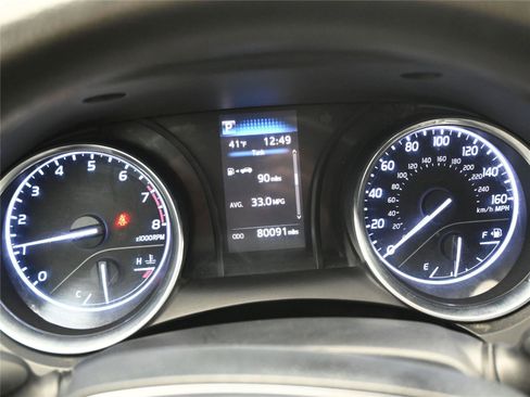 Used 2020 Toyota Camry LE image 14