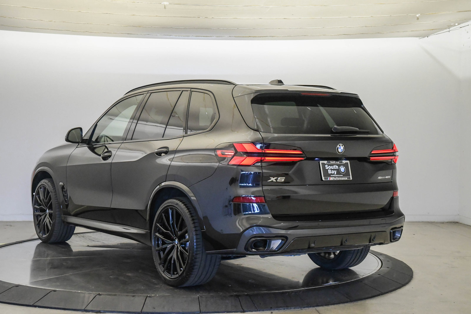 Certified 2025 BMW X5 sDrive40i w/ M Sport Package RWD image 2