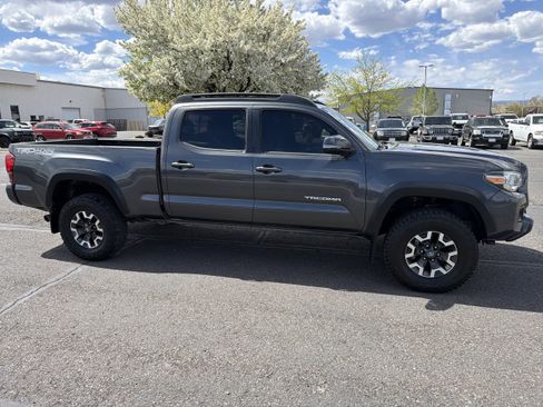 Used 2019 Toyota Tacoma TRD Off-Road w/ Technology Package image 4