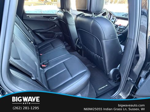 Used 2022 Porsche Macan w/ Premium Package Plus image 16