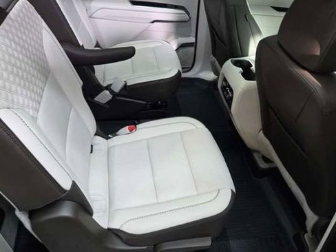 Used 2024 GMC Acadia Denali w/ Super Cruise Package image 45