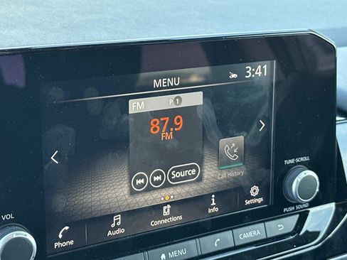 Used 2024 Nissan Pathfinder SV image 14